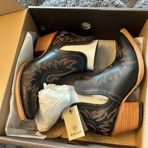 Ariat Dixon bootie NWT 8